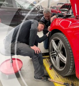 Op de werkplaats bij Van Gils Autoschade in Steenbergen